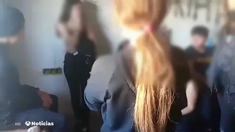 El vídeo de los insultos y agresiones a una niña de 12 años en Granada que ya se investiga como posible caso de acoso escolar El vídeo de los insultos y agresiones a una niña de 12 años en Granada que ya se investiga como posible caso de acoso escolar