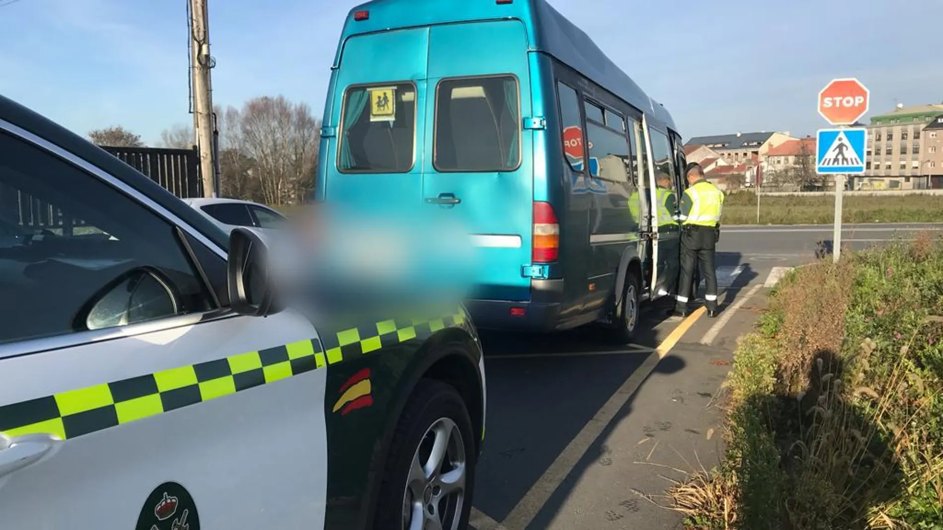 Interceptada a una conductora que trasladaba a 12 niños en un autobús escolar, pero sin puntos en el carnet de conducir Interceptada a una conductora que trasladaba a 12 niños en un autobús escolar, pero sin puntos en el carnet de conducir