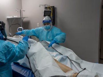 Un matrimonio muere por coronavirus con un minuto de diferencia tras casi 50 años juntos