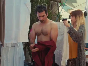 Arif se destapa: su momento sin camisa en 'Mujer' enloquece a sus fans en las redes sociales Arif se destapa: su momento sin camisa en 'Mujer' enloquece a sus fans en las redes sociales
