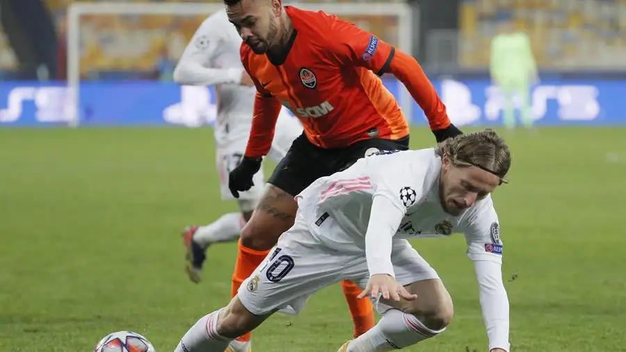 Modric en el partido del Real Madrid contra el Shakhtar