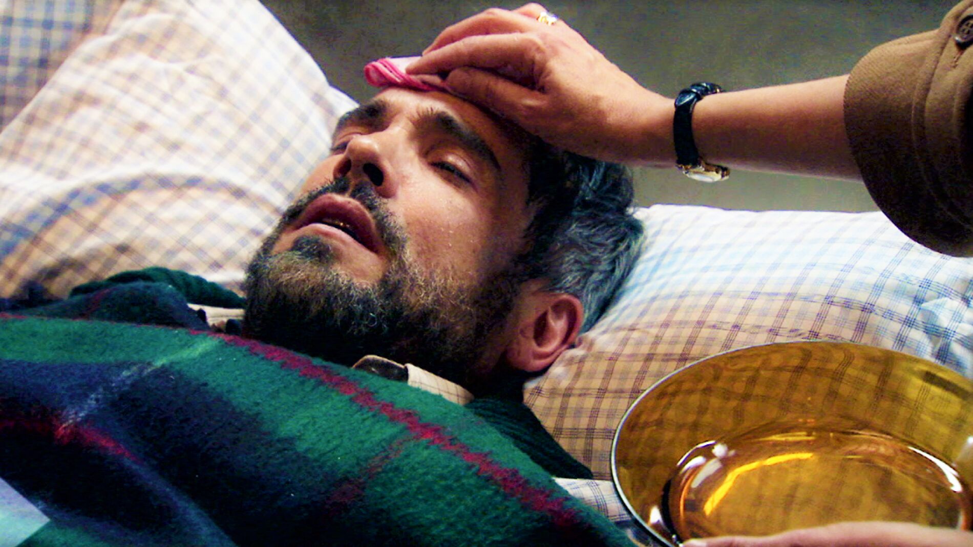 Gorka cae gravemente enfermo y Maica vela por su salud