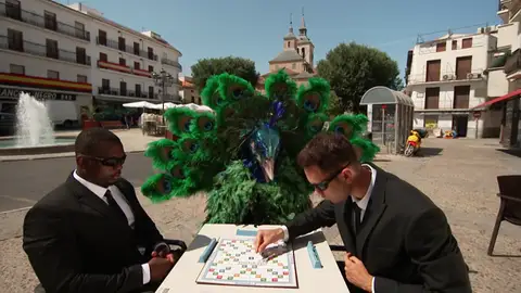 El Pavo Real desvela nuevas pistas: "Paso las horas con mis amigos de la infancia echando unas partiditas al Apalabrados" El Pavo Real desvela nuevas pistas: "Paso las horas con mis amigos de la infancia echando unas partiditas al Apalabrados"