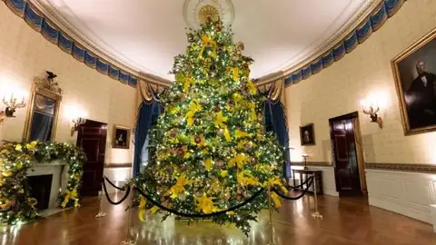 Imagen del árbol de Navidad en el Salón Azul de la Casa Blanca Imagen del árbol de Navidad en el Salón Azul de la Casa Blanca