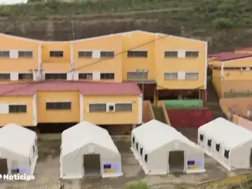 El ayuntamiento de La Laguna paraliza las obras para instalar a inmigrantes por falta de licencia El ayuntamiento de La Laguna paraliza las obras para instalar a inmigrantes por falta de licencia