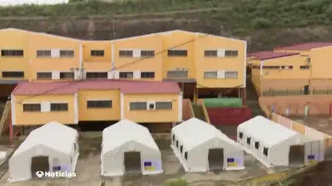 El ayuntamiento de La Laguna paraliza las obras para instalar a inmigrantes por falta de licencia El ayuntamiento de La Laguna paraliza las obras para instalar a inmigrantes por falta de licencia