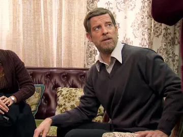 Pelayo hace la maleta y se despide de Manolita y Marcelino Pelayo hace la maleta y se despide de Manolita y Marcelino