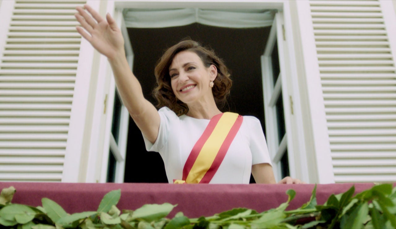 Alma llega a lo más alto y se convierte en Presidenta de la Nueva España