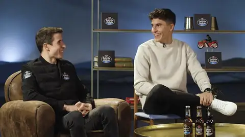 Marc Márquez, sobre la rivalidad con su hermano Álex en la pista: "Eso no se habla, si puedes ganar tú mejor que él" Marc Márquez, sobre la rivalidad con su hermano Álex en la pista: "Eso no se habla, si puedes ganar tú mejor que él"