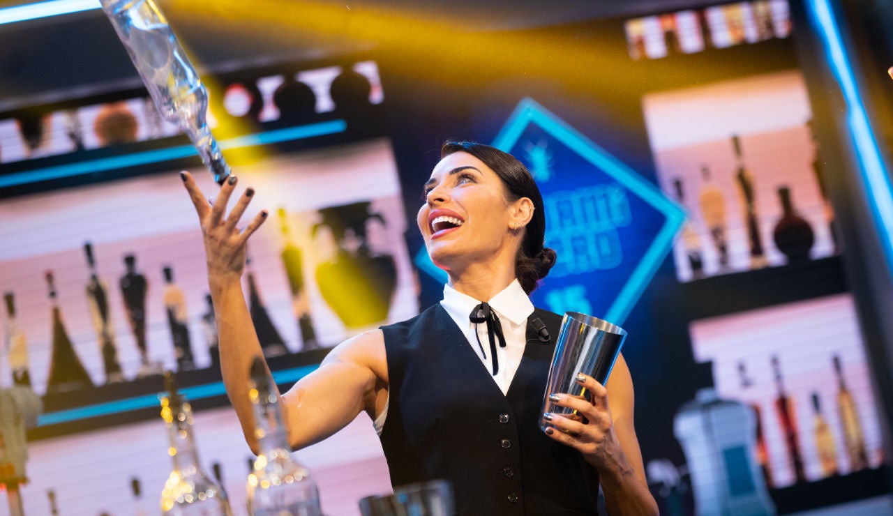 ¡Vaya fiesta! Pilar Rubio sorprende a Rafa Nadal con su nueva habilidad: la coctelería acrobática ¡Vaya fiesta! Pilar Rubio sorprende a Rafa Nadal con su nueva habilidad: la coctelería acrobática