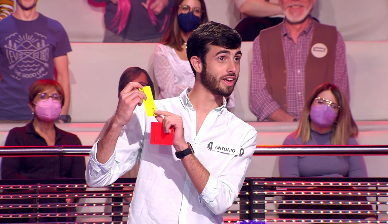 El hilarante motivo por el que Arturo Valls saca la tarjeta roja a un concursante El hilarante motivo por el que Arturo Valls saca la tarjeta roja a un concursante