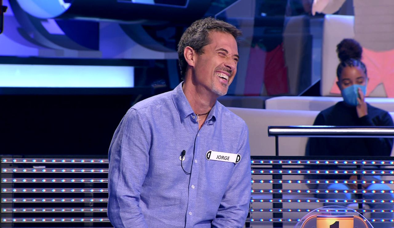 La hilarante versión de uno de sus éxitos gracias al fallo de un concursante de ‘¡Ahora caigo!’ La hilarante versión de uno de sus éxitos gracias al fallo de un concursante de ‘¡Ahora caigo!’