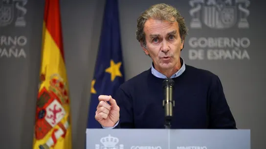 Fernando Simón, en rueda de prensa. Fernando Simón, sobre los allegados: "El que lleva toda la vida cenando con el vecino, tiene que poder hacerlo"