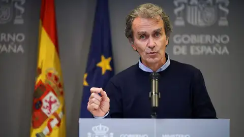 Fernando Simón, en rueda de prensa. Fernando Simón, sobre los allegados: "El que lleva toda la vida cenando con el vecino, tiene que poder hacerlo"