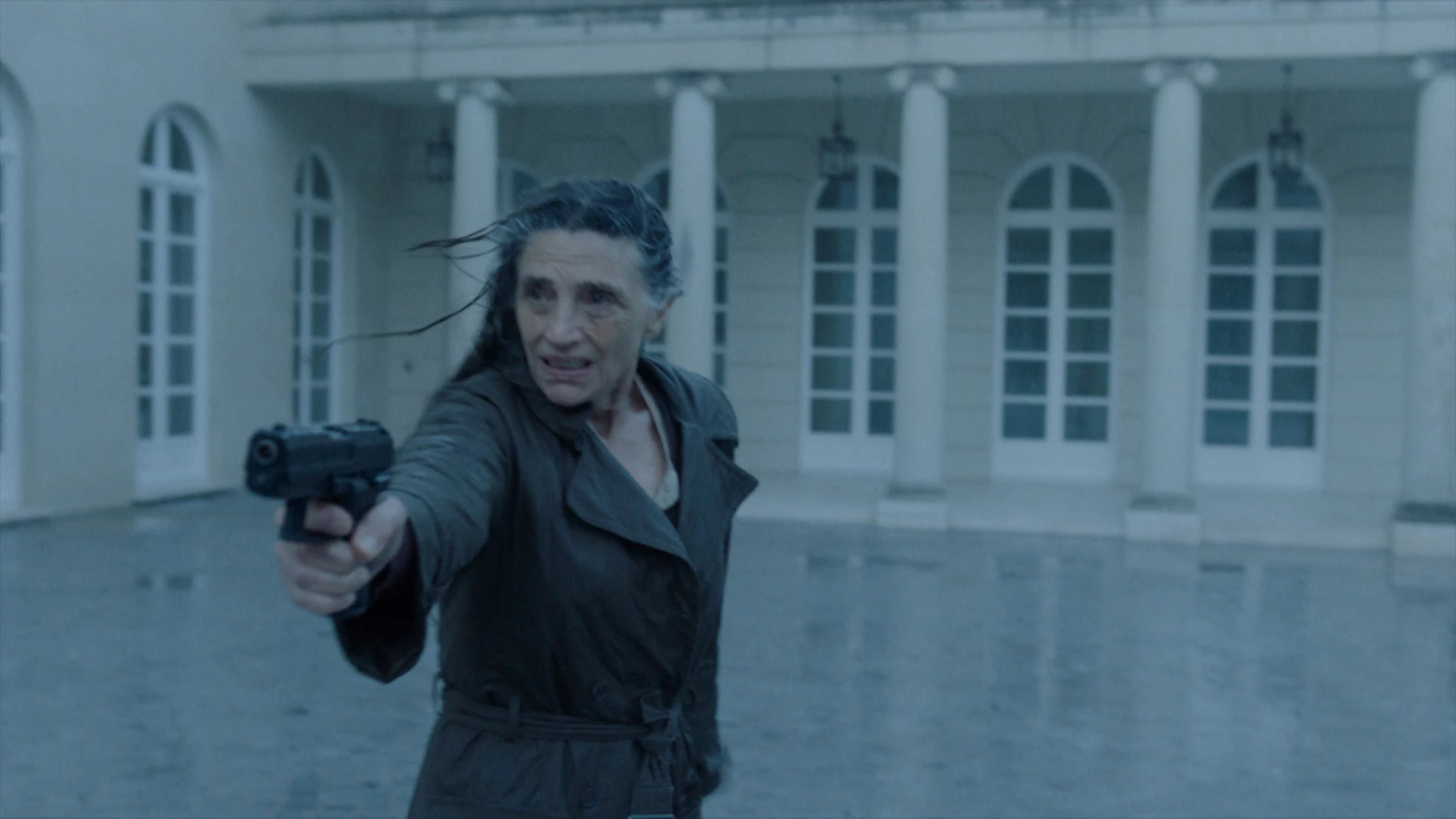 Una abuela de armas tomar: Emilia mata al presidente de España para salvar a Marta