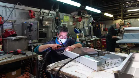 El Gobierno "estudia" implantar en España la jornada laboral de 4 días y reducir las horas a 32 semanales El Gobierno "estudia" implantar en España la jornada laboral de 4 días y reducir las horas a 32 semanales