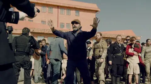 Un motín en la valla logra lo que parecía imposible: los niños han sido liberados Un motín en la valla logra lo que parecía imposible: los niños han sido liberados