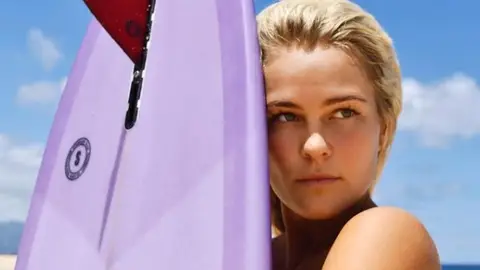 La surfista Felicity Palmateer La surfista Felicity Palmateer
