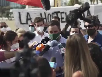 Santiago Abascal responde a la polémica del chat de los exmilitares que a Vox le preocupa el "chat de ETA" Santiago Abascal responde a la polémica del chat de los exmilitares que a Vox le preocupa el "chat de ETA"