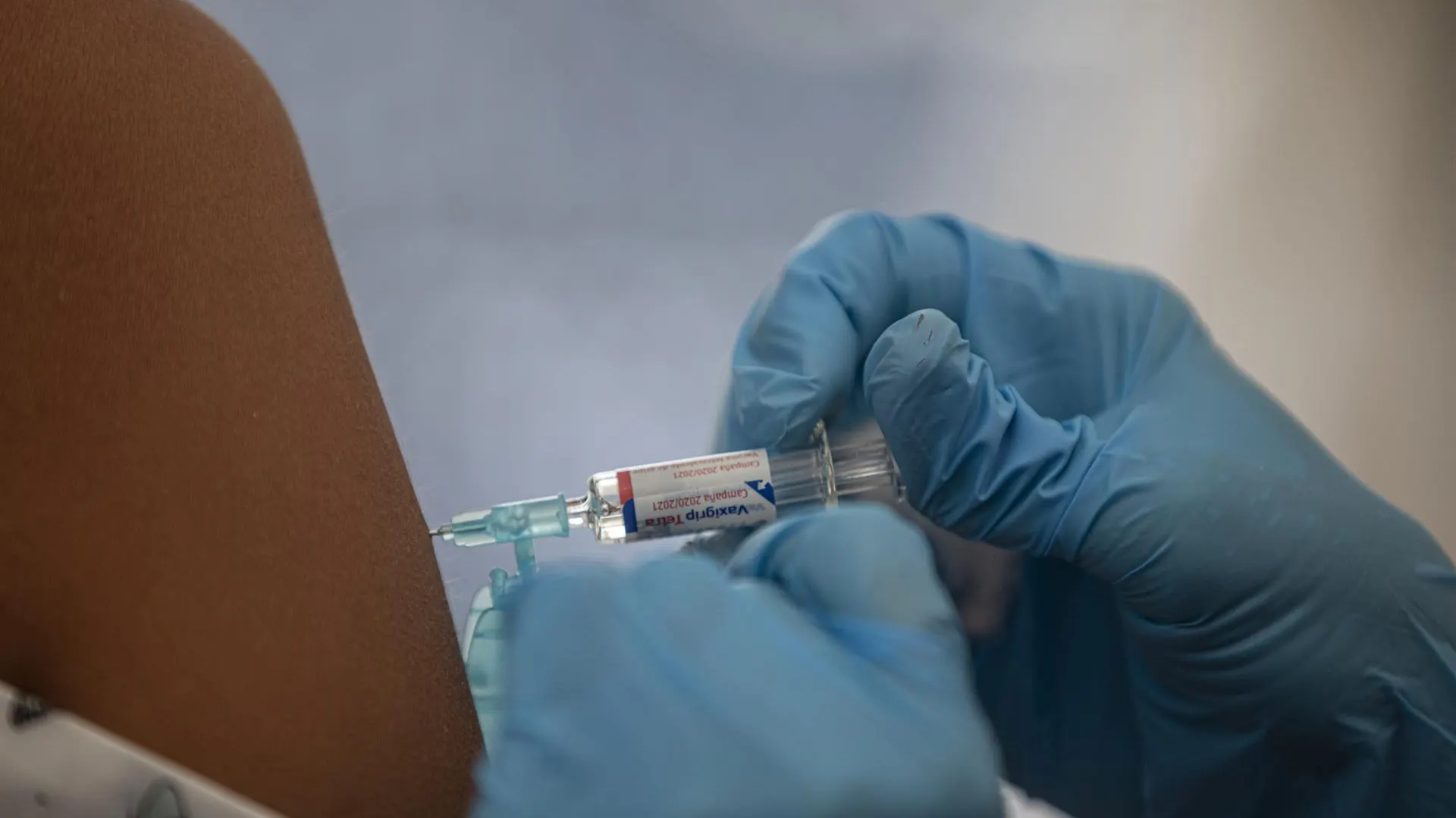  Salud ampl&iacute;a el periodo de vacunaci&oacute;n de la gripe y abre la campa&ntilde;a a toda la poblaci&oacute;n