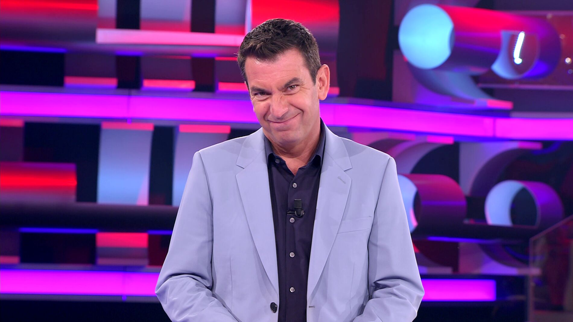 Arturo Valls ‘lamenta’ el doble sentido del nombre de una concursante de ‘¡Ahora caigo!’