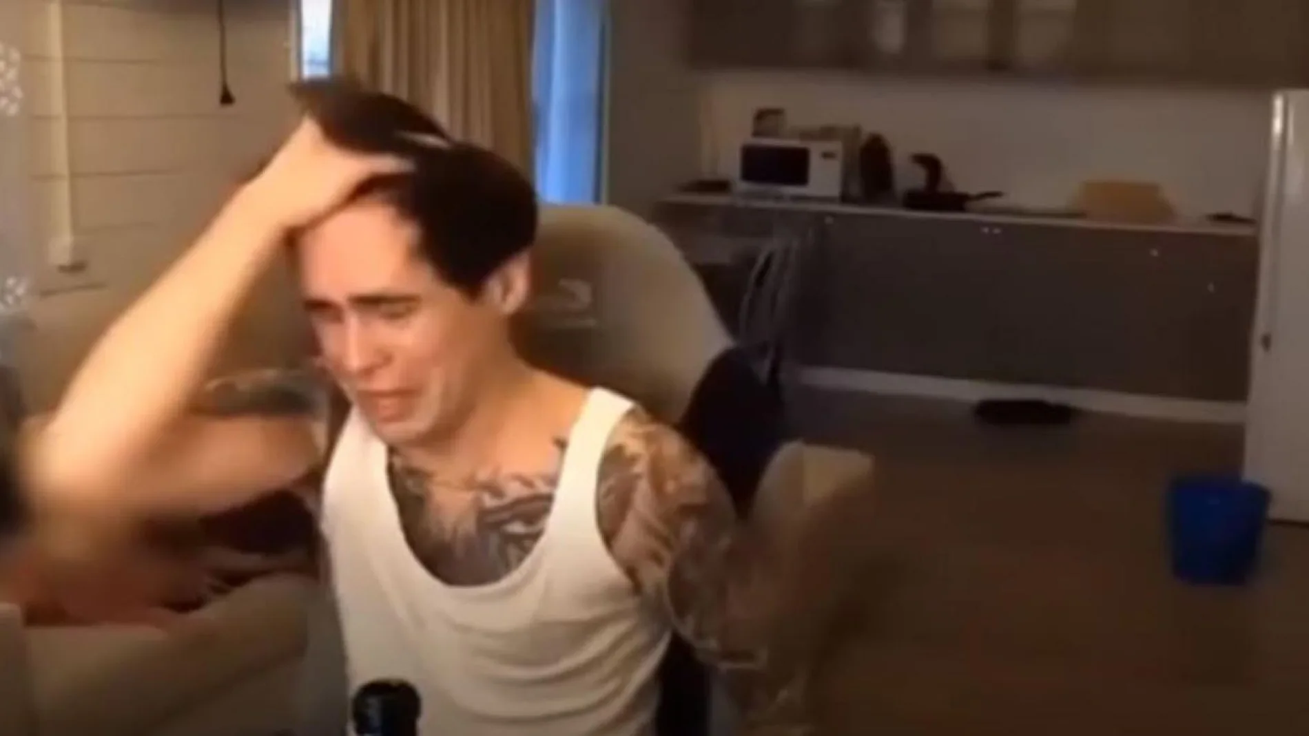 Detienen al 'youtuber' ruso Reeflay Panini por dejar morir de hipotermia a su novia en un 'streaming' en directo Detienen al 'youtuber' ruso Reeflay Panini por dejar morir de hipotermia a su novia en un 'streaming' en directo
