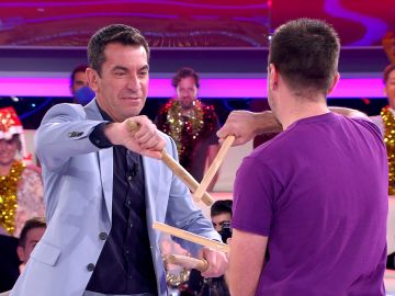 ¿Cómo se baila el paloteo? Arturo Valls recibe una clase magistral de bailes regionales en ‘¡Ahora caigo!’