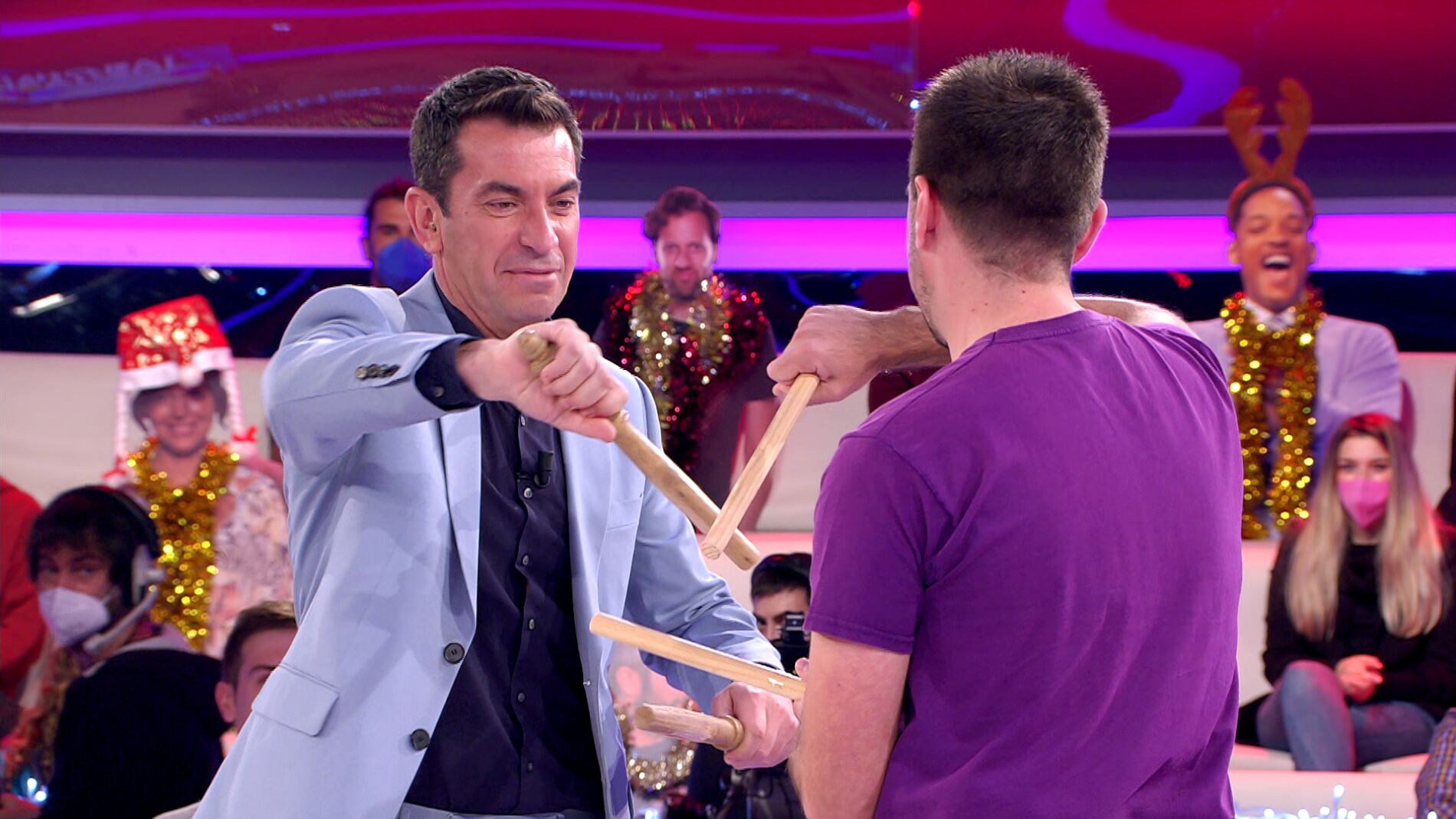 &iquest;C&oacute;mo se baila el paloteo? Arturo Valls recibe una clase magistral de bailes regionales en &lsquo;&iexcl;Ahora caigo!&rsquo;