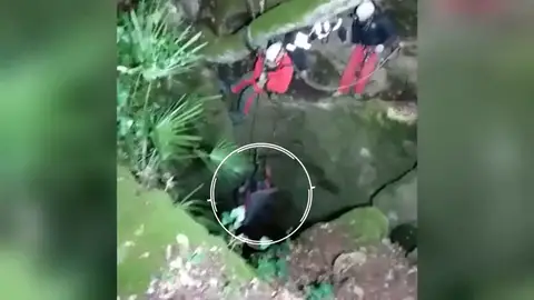 El rescate de un espeleólogo que cayó en el interior de una sima en Olesa de Bonesvalls El rescate de un espeleólogo que cayó en el interior de una sima en Olesa de Bonesvalls