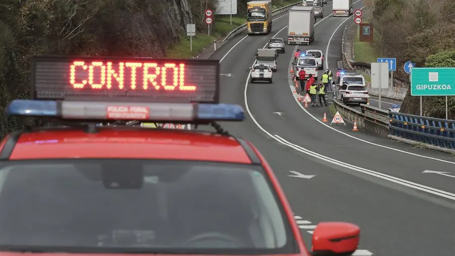 Así son los controles para evitar desplazamientos en el puente de la Constitución Así son los controles para evitar desplazamientos en el puente de la Constitución