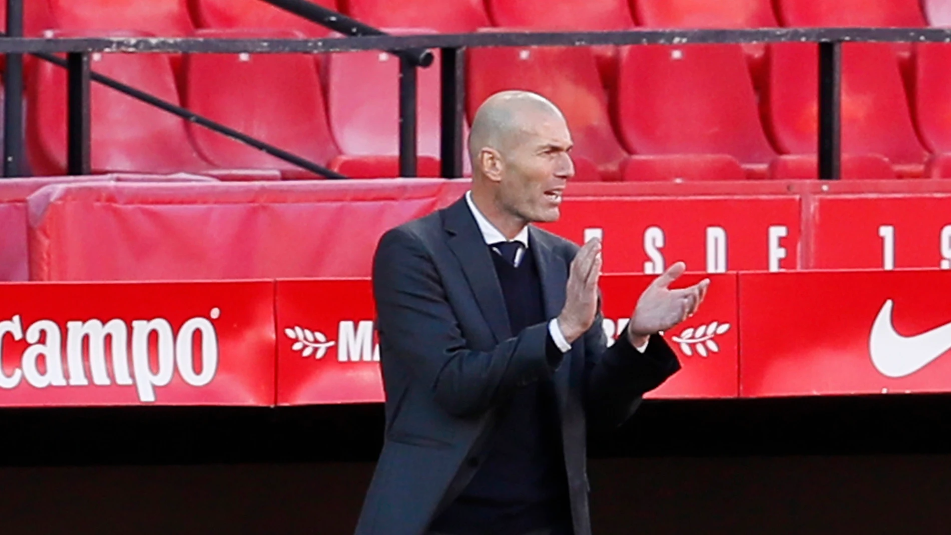 Zidane, en el estadio Sánchez Pizjuán Zidane, en el estadio Sánchez Pizjuán
