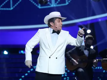 El Monaguillo le canta ‘A J. R.’ como Pepe da Rosa El Monaguillo le canta ‘A J. R.’ como Pepe da Rosa