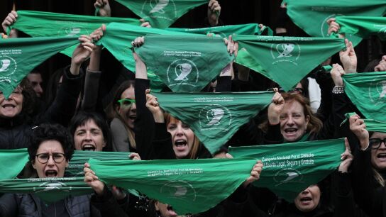 Protesta a favor de la legalizaci&oacute;n del aborto en Argentina