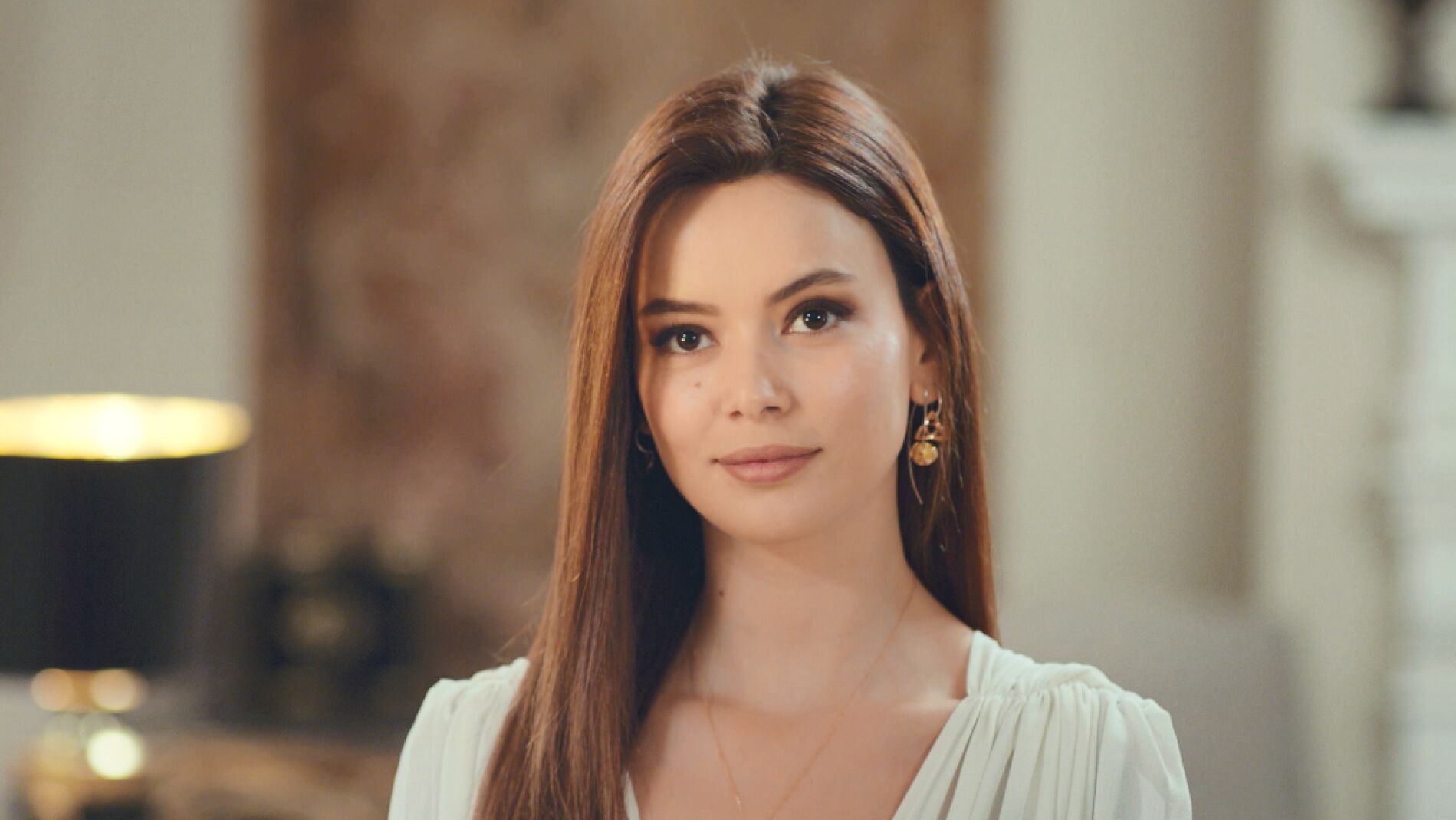 El radical cambio de imagen de Sirin: el dinero la convierte en una mujer elegante y sofisticada