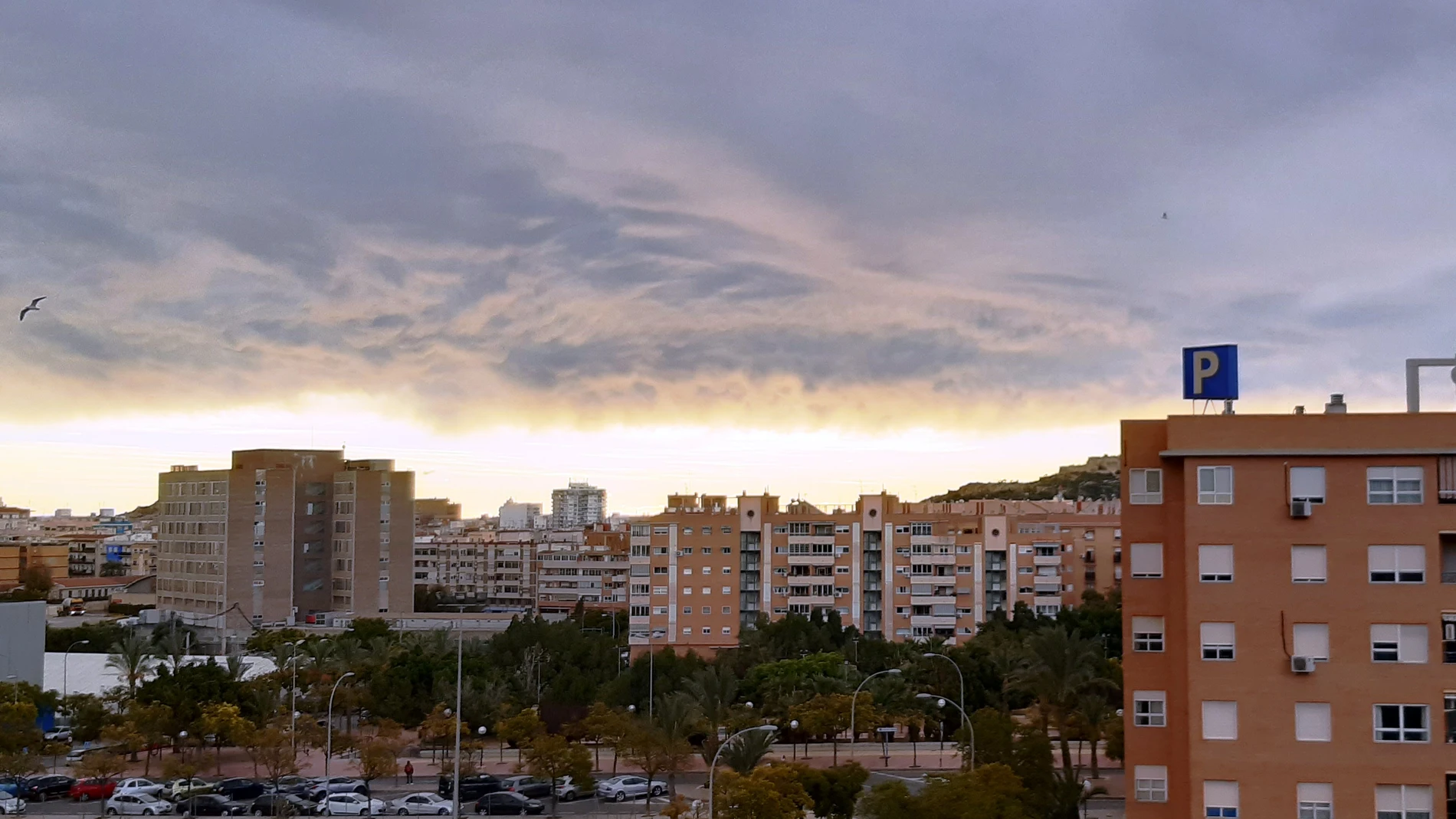 Nubes este lunes sobre Alicante Nubes este lunes sobre Alicante