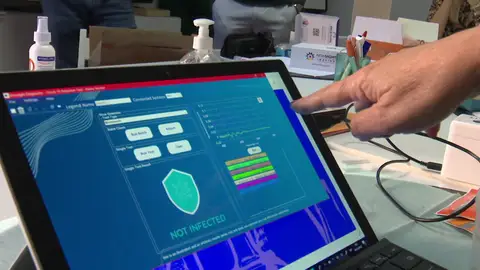 Así funciona el nuevo test que detecta el coronavirus en un segundo con un simple enjuague bucal Así funciona el nuevo test que detecta el coronavirus en un segundo con un simple enjuague bucal