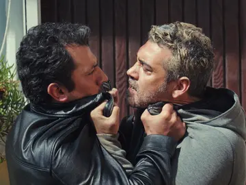 ¡Máxima tensión! Sarp y Arif, pasado y presente de Bahar, cara a cara ¡Máxima tensión! Sarp y Arif, pasado y presente de Bahar, cara a cara