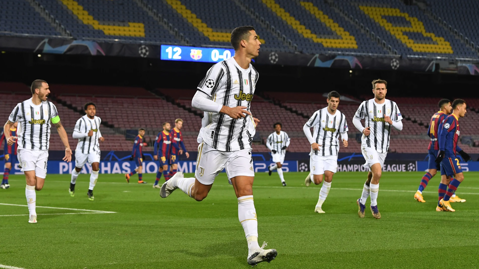 La Juventus golea al Barcelona en el Camp Nou y le arrebata el primer puesto de grupo en Champions League La Juventus golea al Barcelona en el Camp Nou y le arrebata el primer puesto de grupo en Champions League