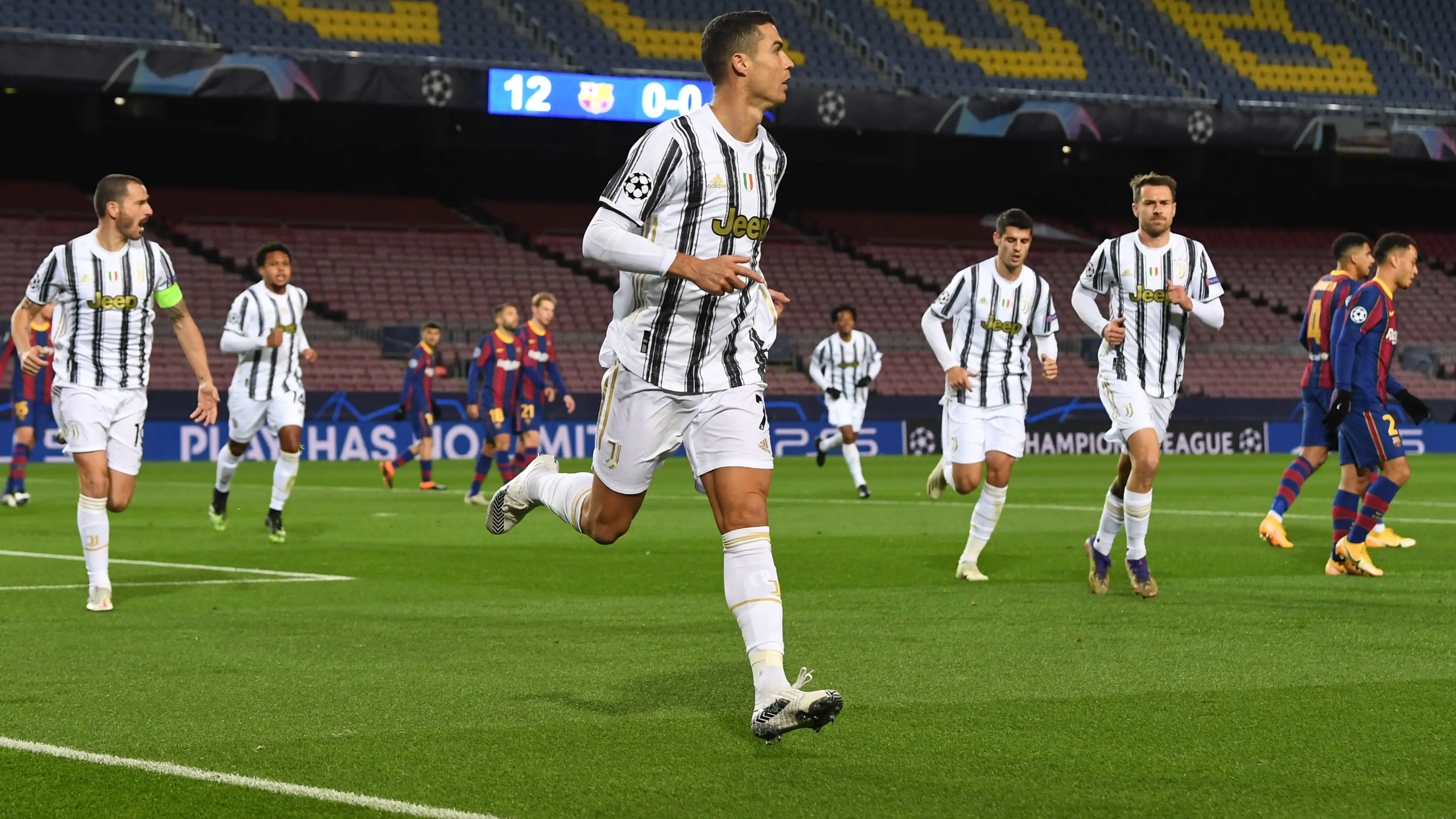 La Juventus golea al Barcelona en el Camp Nou y le arrebata el primer puesto de grupo en Champions League La Juventus golea al Barcelona en el Camp Nou y le arrebata el primer puesto de grupo en Champions League