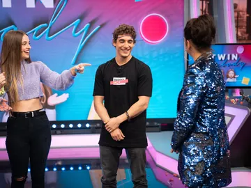 Miguel Herrán y Carolina Yuste se dejan llevar con el #perchachallenge de las Twin Melody en 'El Hormiguero 3.0' Miguel Herrán y Carolina Yuste se dejan llevar con el #perchachallenge de las Twin Melody en 'El Hormiguero 3.0'