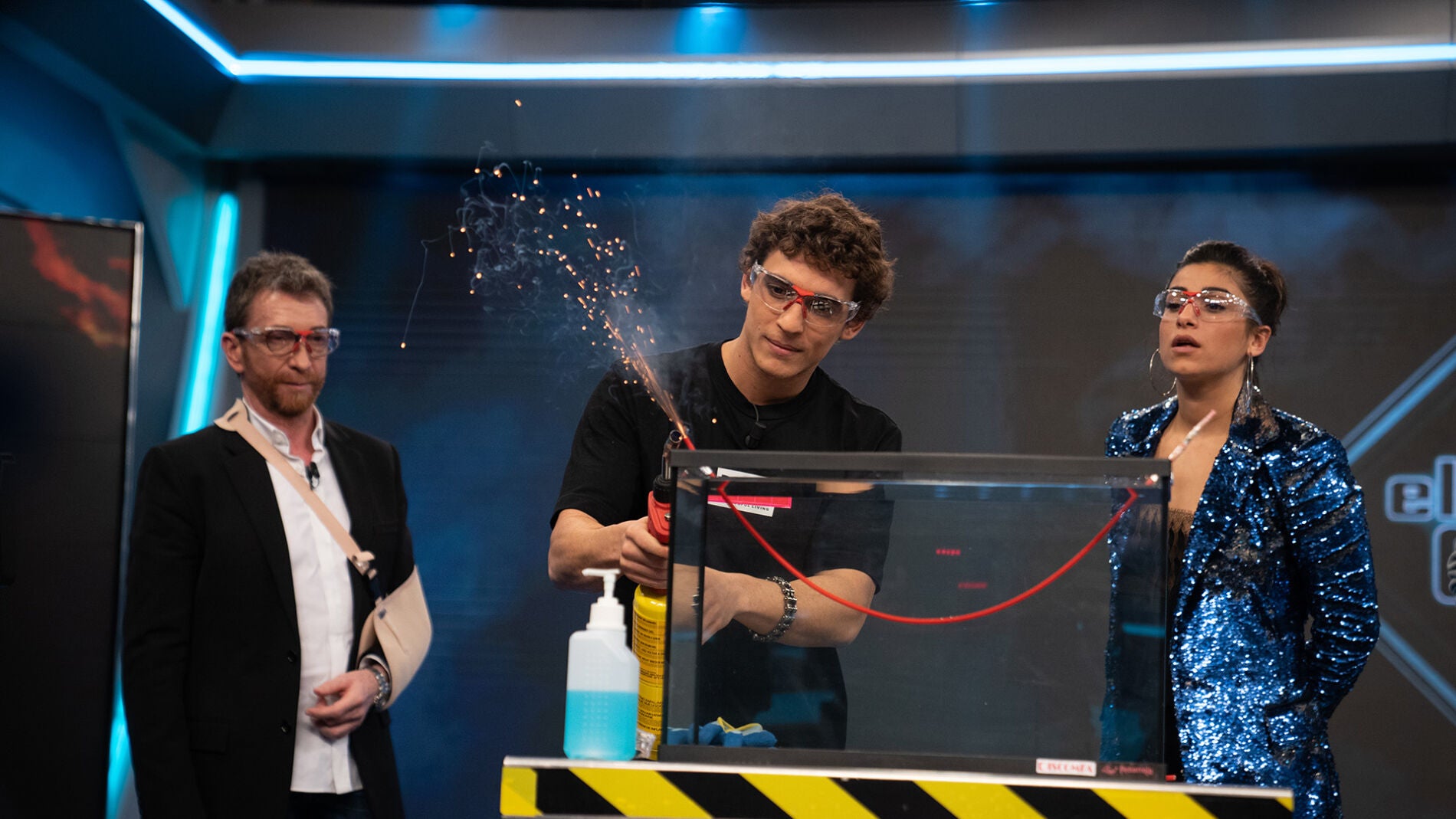 "&iexcl;Qu&eacute; movida!", Marron sorprende a Miguel Herr&aacute;n y a Carolina Yuste con unos 'petardos acu&aacute;ticos' en 'El Hormiguero 3.0'