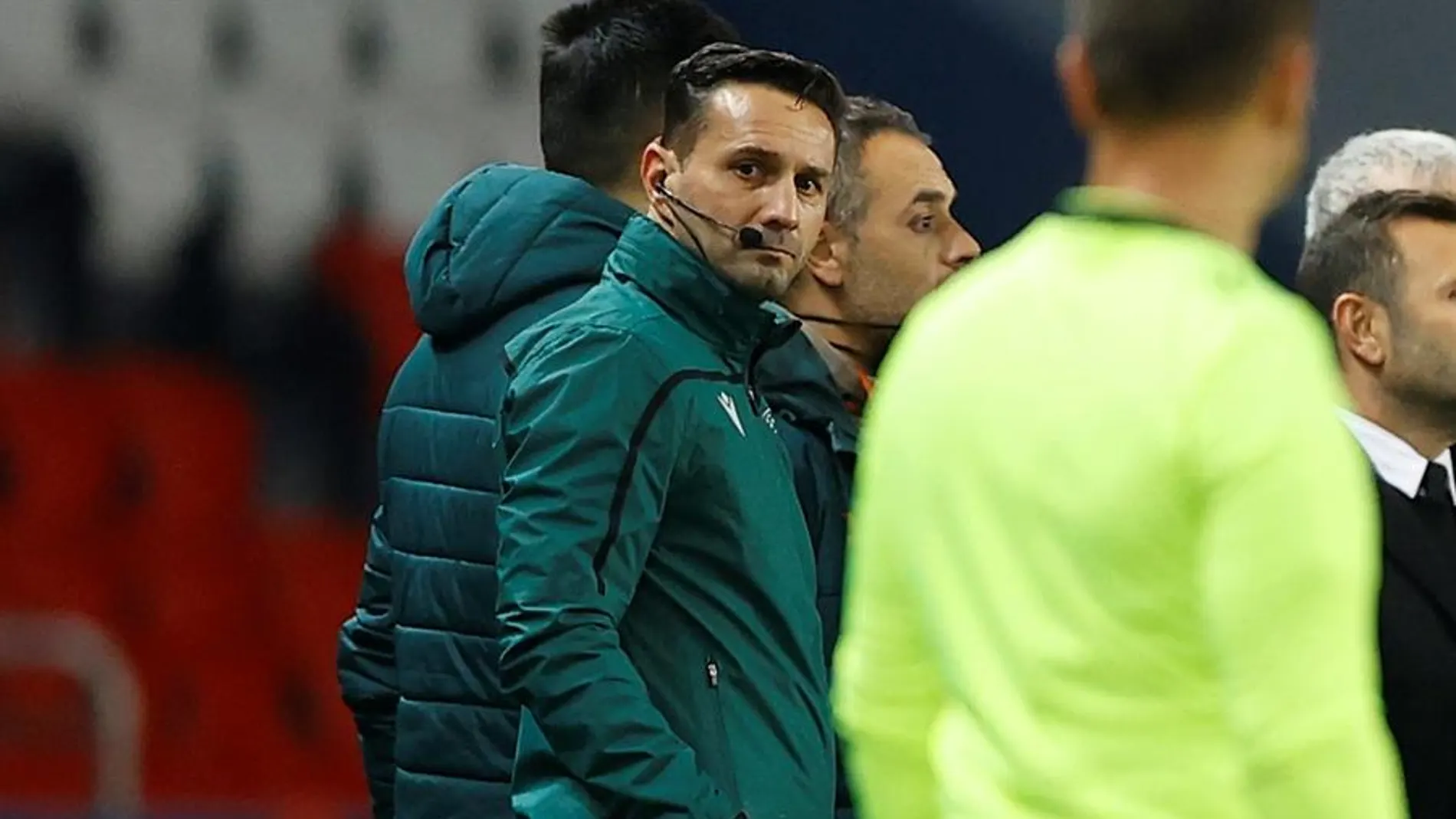 Coltescu, el árbitro de la polémica del PSG - Basaksehir, rompe su silencio: "¡Cualquiera sabe que no soy racista!" Coltescu, el árbitro de la polémica del PSG - Basaksehir, rompe su silencio: "¡Cualquiera sabe que no soy racista!"