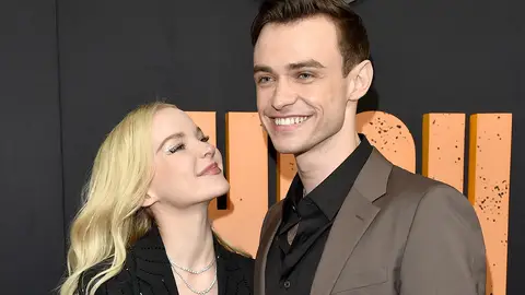 Dove Cameron y Thomas Doherty Dove Cameron y Thomas Doherty