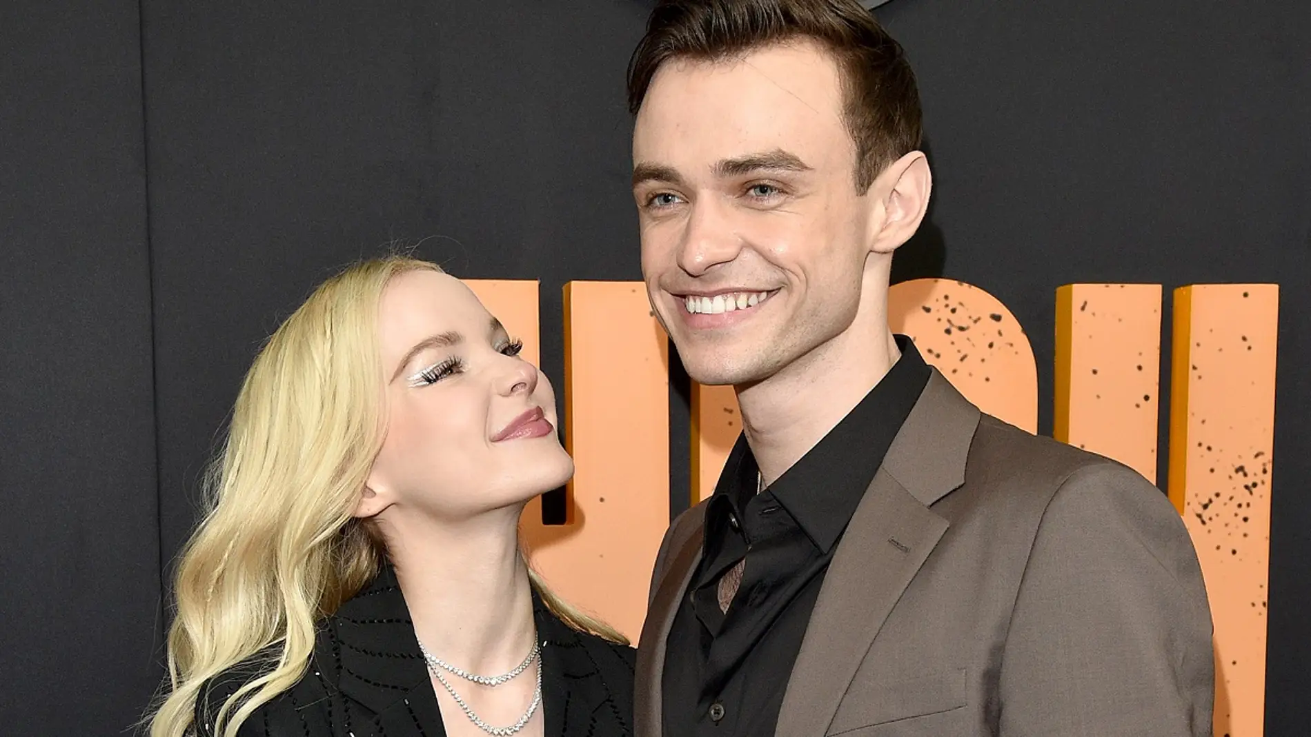 Dove Cameron y Thomas Doherty