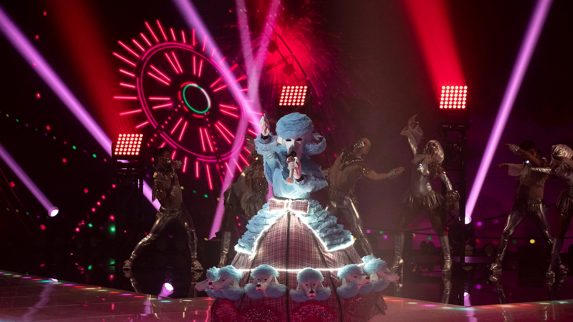 Caniche se convierte en toda una reina del pop con ‘Firework’ de Katy Perry