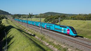 El tren Ouigo llega a Atocha, estrenar&aacute; la liberalizaci&oacute;n ferroviaria en Espa&ntilde;a