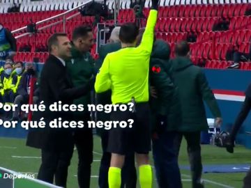 Los jugadores del Basaksehir y el PSG abandonaron el campo tras acusar de racismo al cuarto árbitro