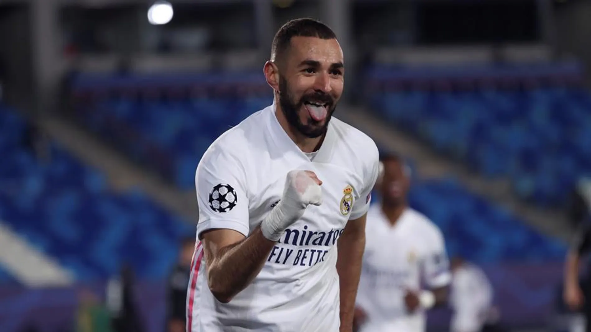 Benzema celebra su primer gol al Borussia Benzema celebra su primer gol al Borussia