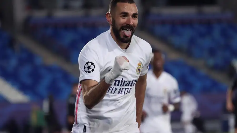 Benzema celebra su primer gol al Borussia Benzema celebra su primer gol al Borussia
