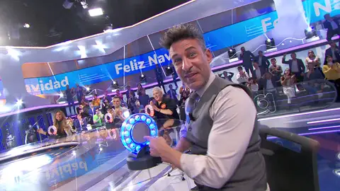 Eduardo Aldán desea ‘Feliz Navidad’ en ‘La Pista’ consiguiendo cinco segundos para el equipo azul Eduardo Aldán desea ‘Feliz Navidad’ en ‘La Pista’ consiguiendo cinco segundos para el equipo azul